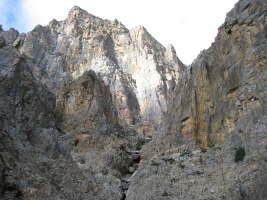 the approach, with some 3rd/4th class climbing