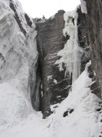 we toproped this one... M5-M6 start and good section of 110-120 deg overhanging ice at the top
