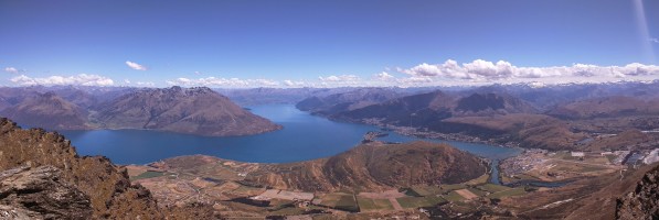 Lake Wakatipu panorama