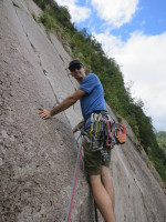 The second pitch starts with a perfect hand crack and goes to amazing fingers on top