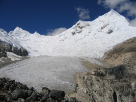 Nevado Paron (left) and Piramide de Garcilaso (right), with the flat Paron glacier
