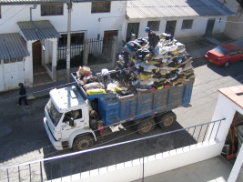 Huaraz garbage collection... very amusing, as they lifted the powerlines to pass through