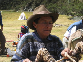 our arriero (donkey driver) preparing the donkey (photo by marta)