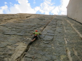 Climbing a bolted crack - weird!