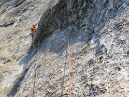 Belaying after the traverse to avoid rope drag for the next one